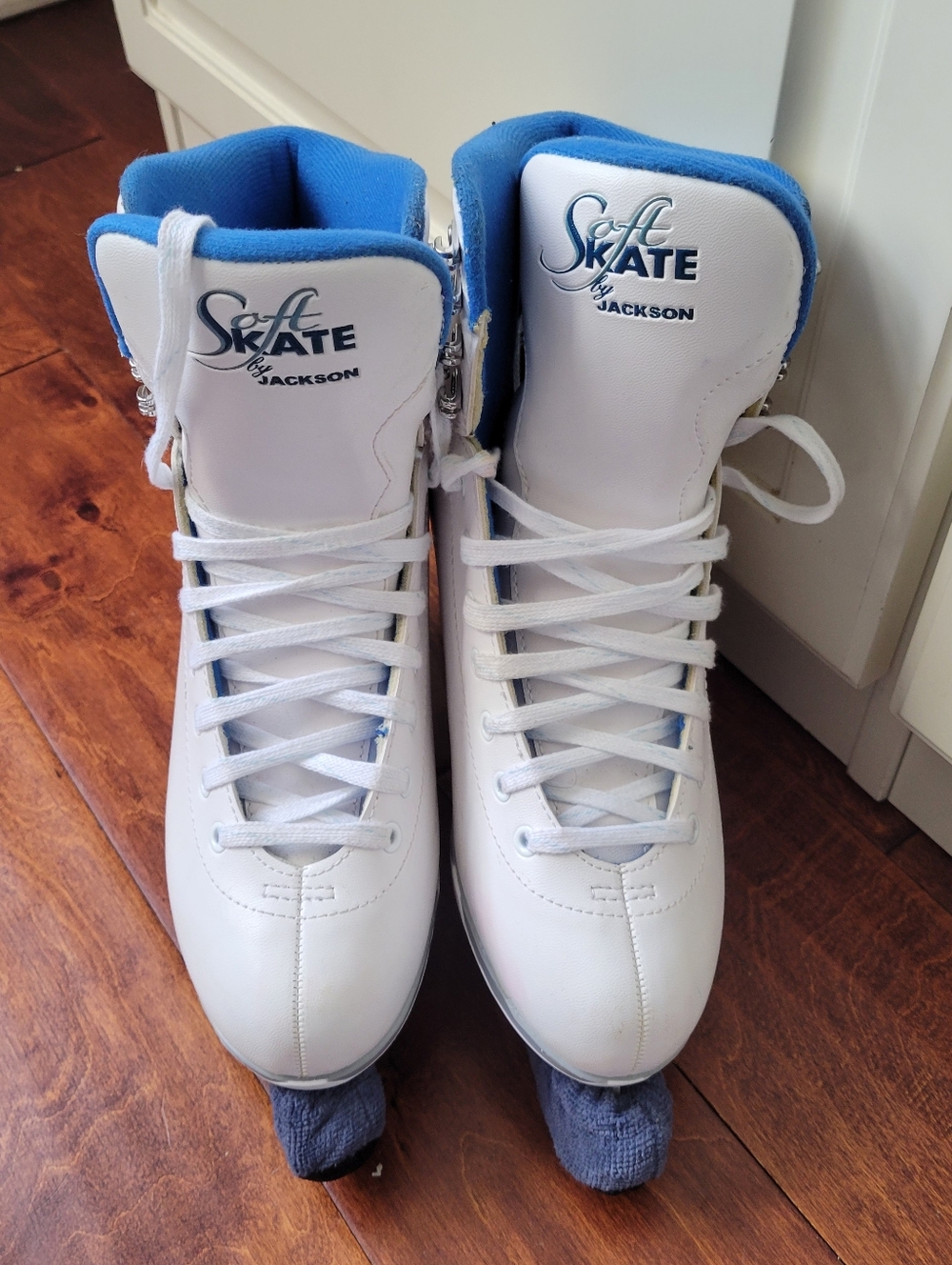 Soft Skate JACKSON Women's 9 White and Blue Ice Skates